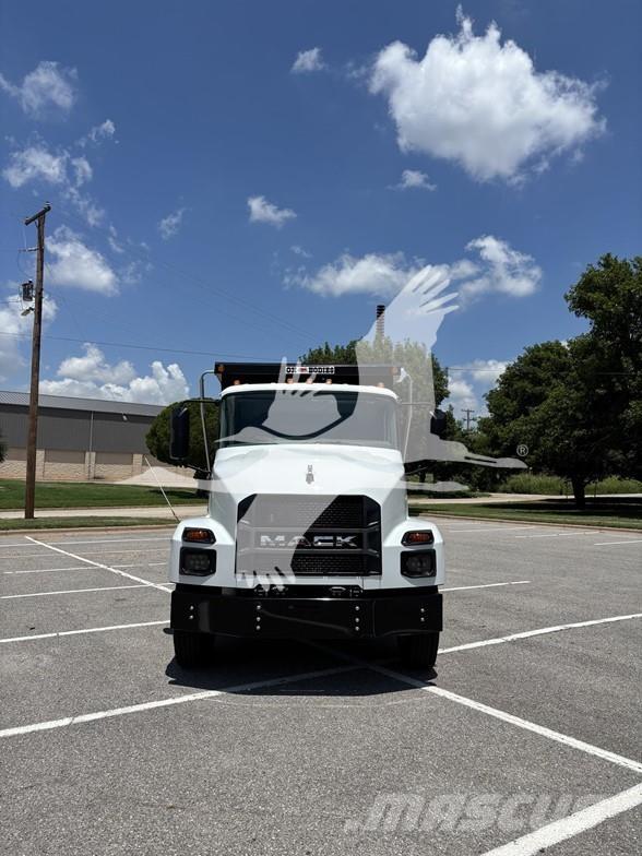Mack MD6 Tipper trucks