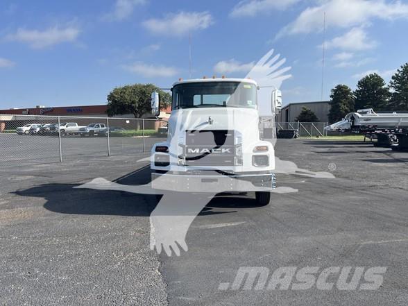 Mack MD6 Construction - Others