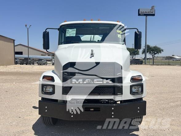 Mack MD6 Construction - Others