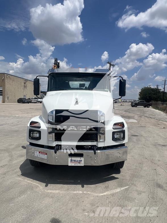 Mack MD6 Construction - Others