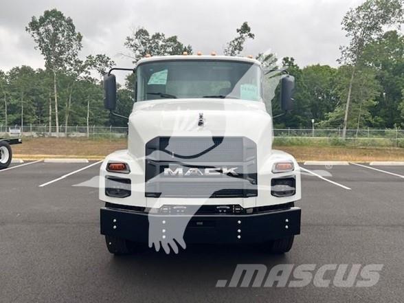Mack MD6 Chassis Cab trucks