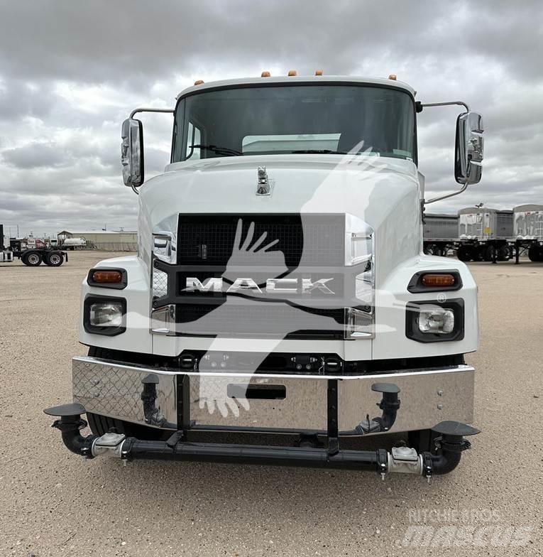 Mack MD7 Tanker trucks