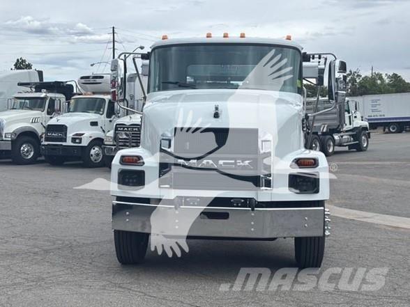 Mack MD7 Construction - Others