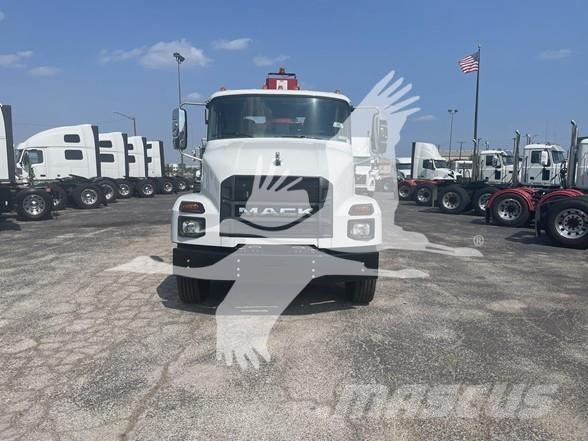 Mack MD7 Construction - Others
