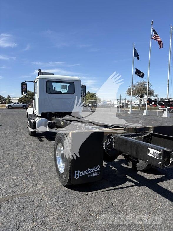 Mack MD7 Chassis Cab trucks