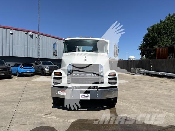 Mack MD7 Construction - Others