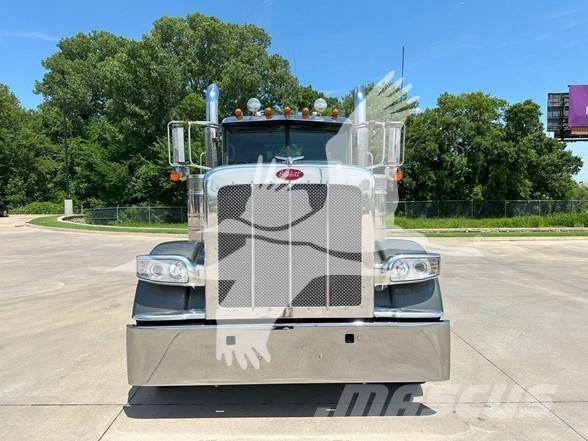 Peterbilt 389 Tractor Units