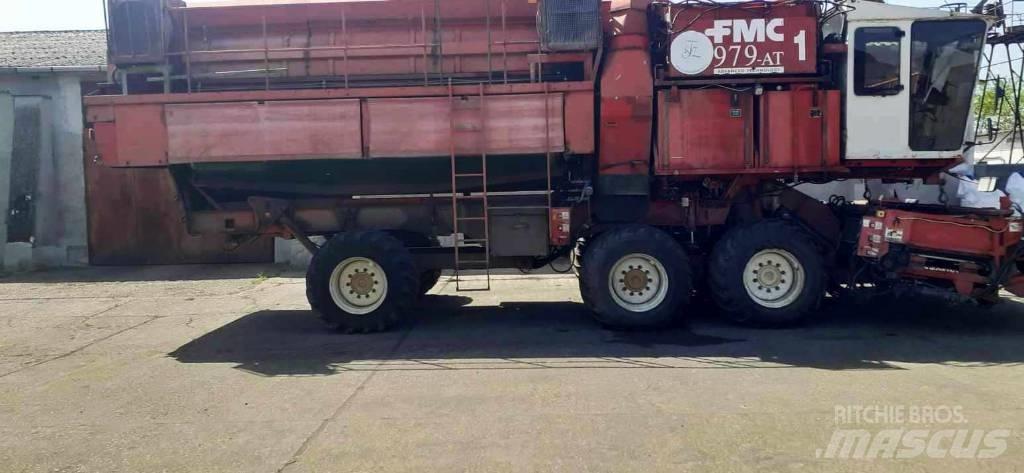 FMC 979 AT Pea harvesters