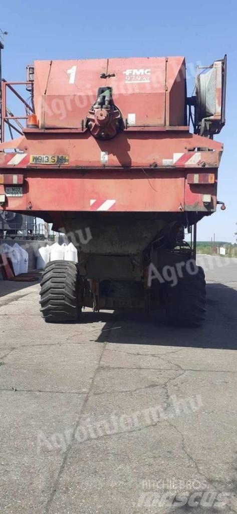 FMC 979 AT Pea harvesters