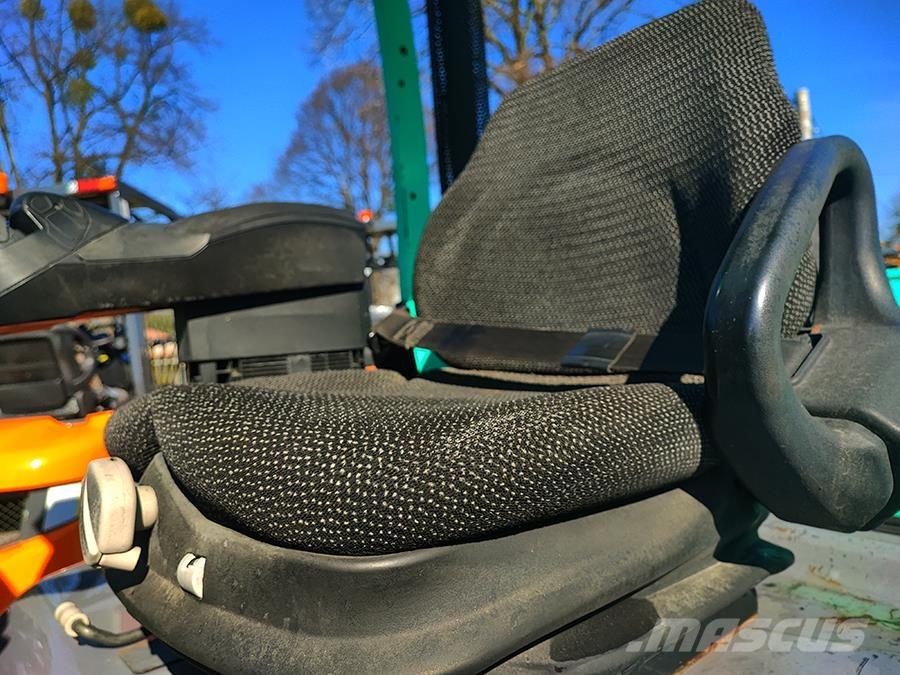 Mitsubishi FD50NT Diesel trucks