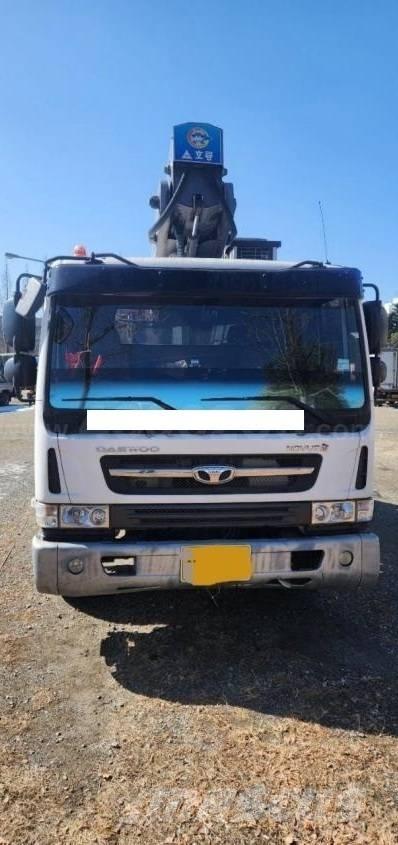 Horyong SKY450 Truck & Van mounted aerial platforms