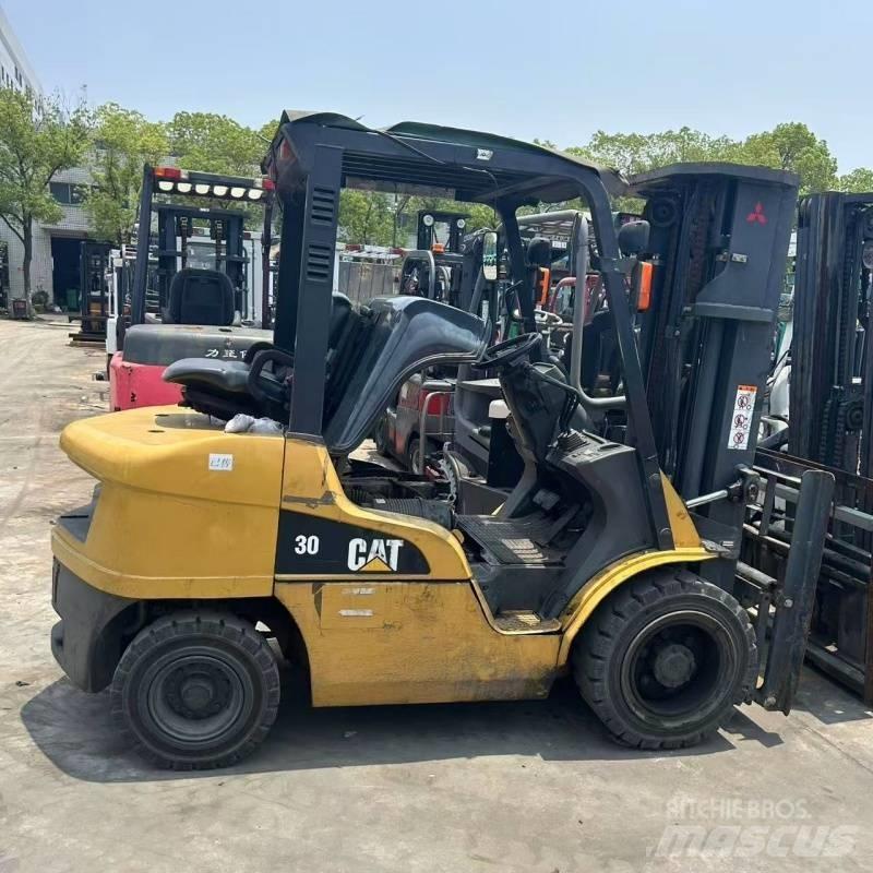 CAT 30 Diesel trucks