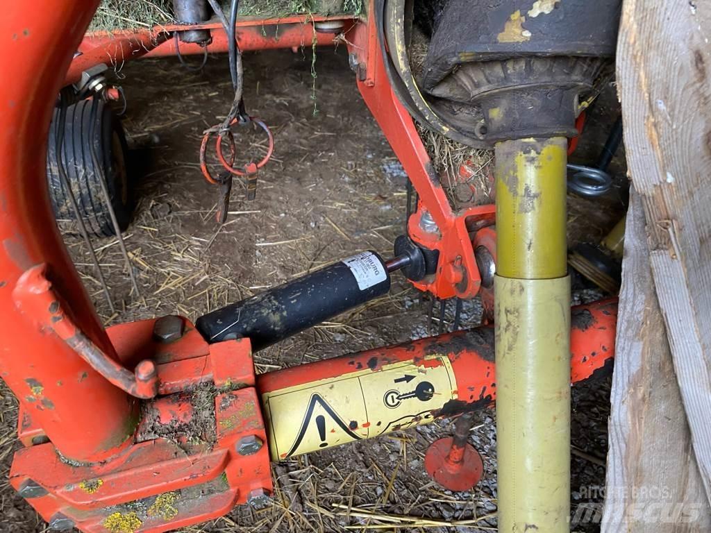 Kuhn GA3501 Windrowers