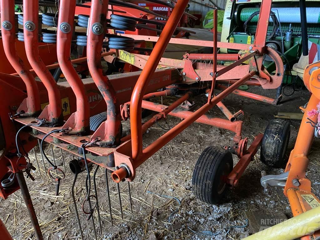Kuhn GA3501 Windrowers
