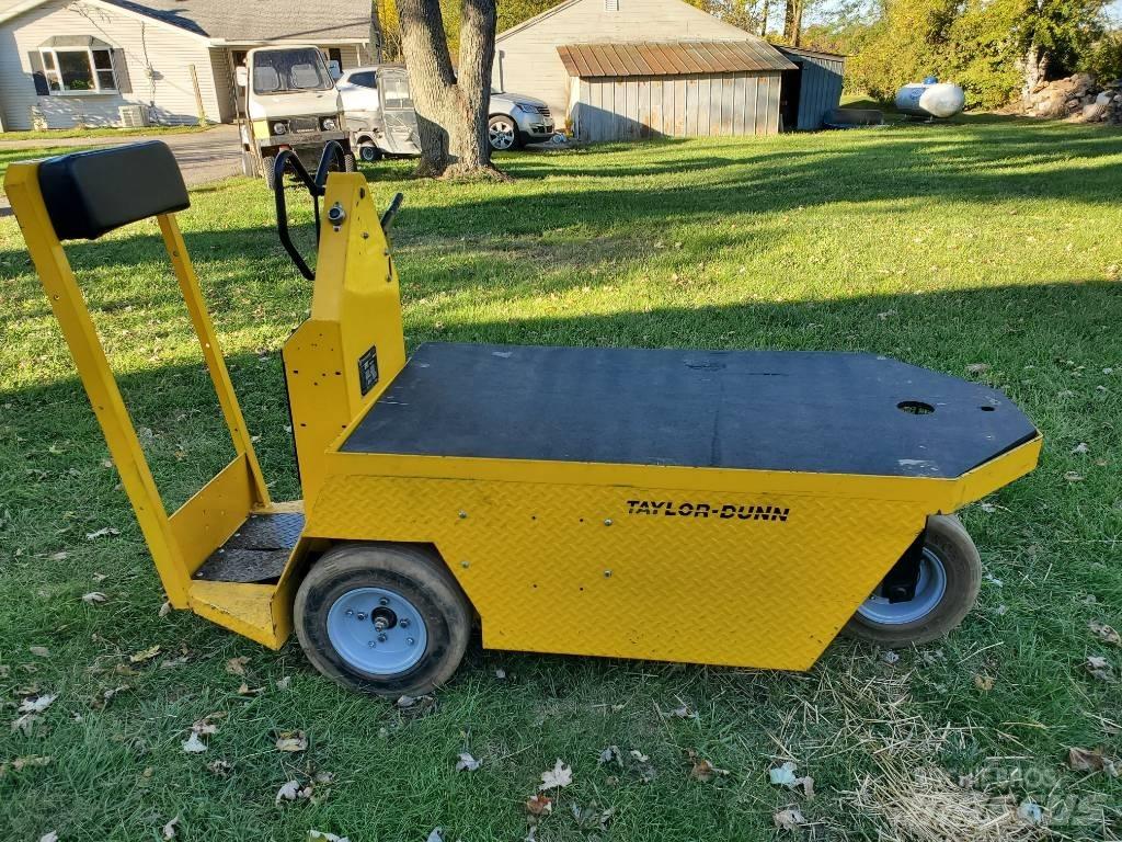 Taylor-Dunn SC090 Towing trucks
