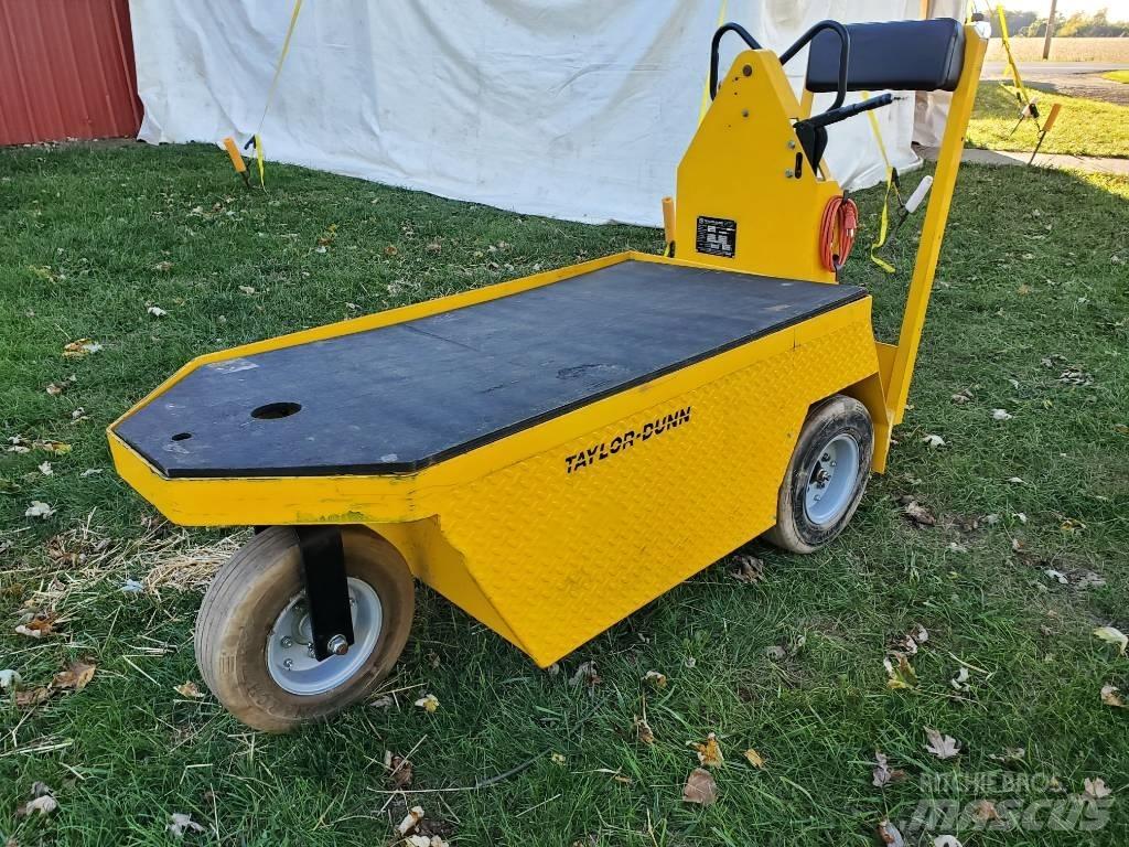Taylor-Dunn SC090 Towing trucks