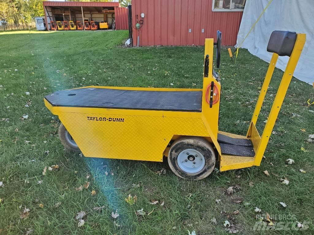 Taylor-Dunn SC090 Towing trucks