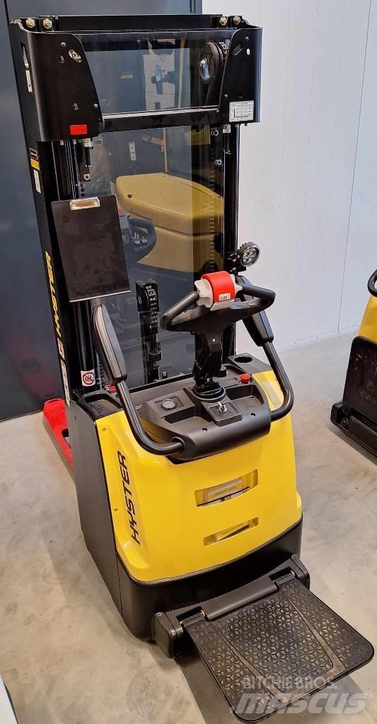 Hyster S1.2S Self propelled stackers