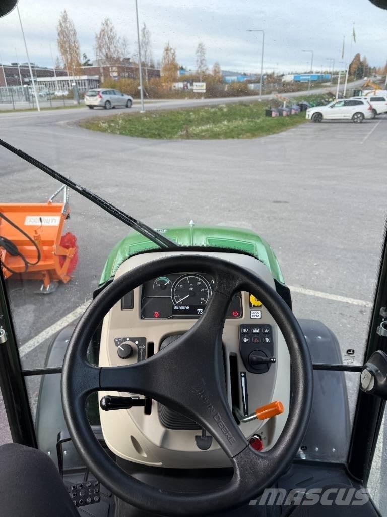 John Deere 3046 R Compact tractors