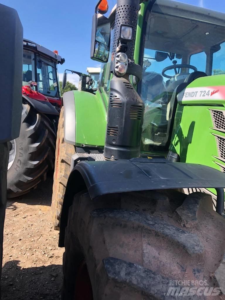 Fendt 724 Vario S4 Tractors