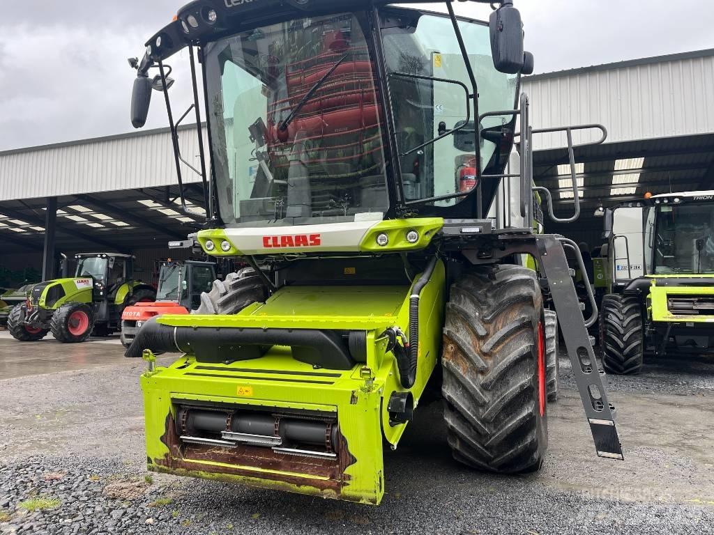 CLAAS Lexion 5400 Combine harvesters