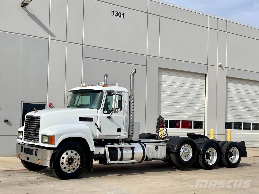 Mack CHU 613 Tractor Units