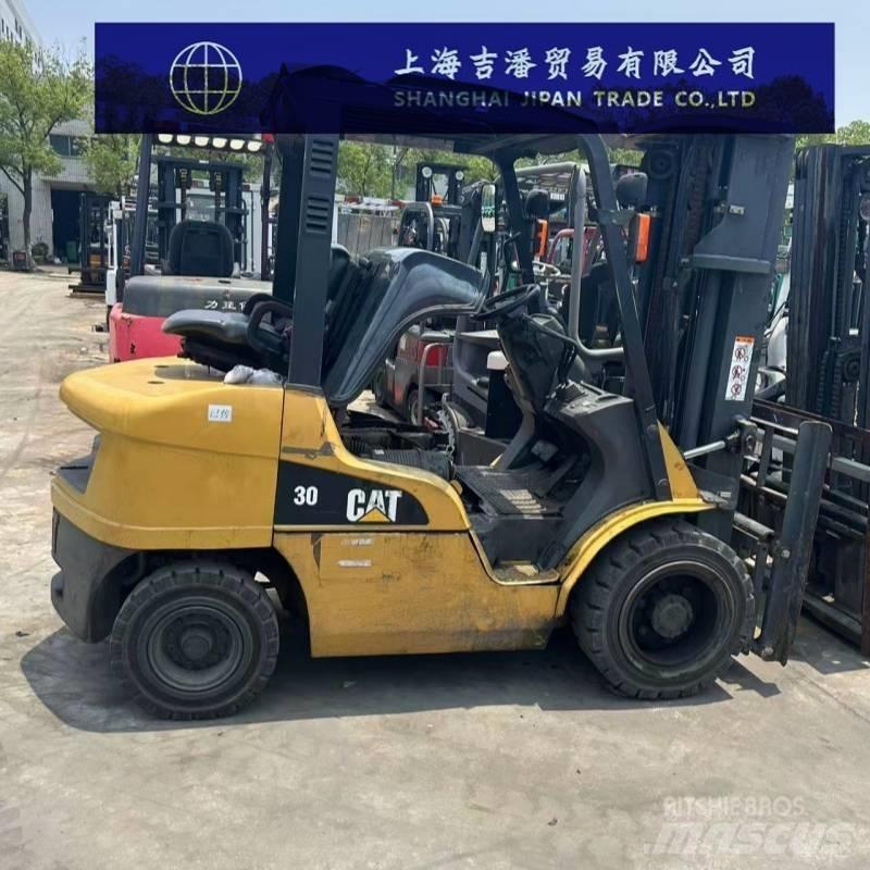 CAT DP 35 N Diesel trucks