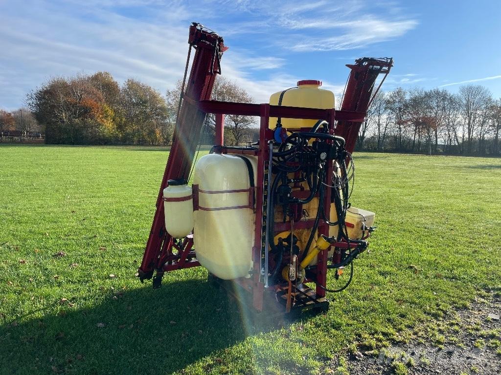 Hardi 12m LY 1000 Mounted sprayers