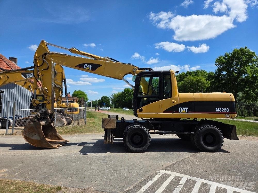 CAT M322C Wheeled excavators