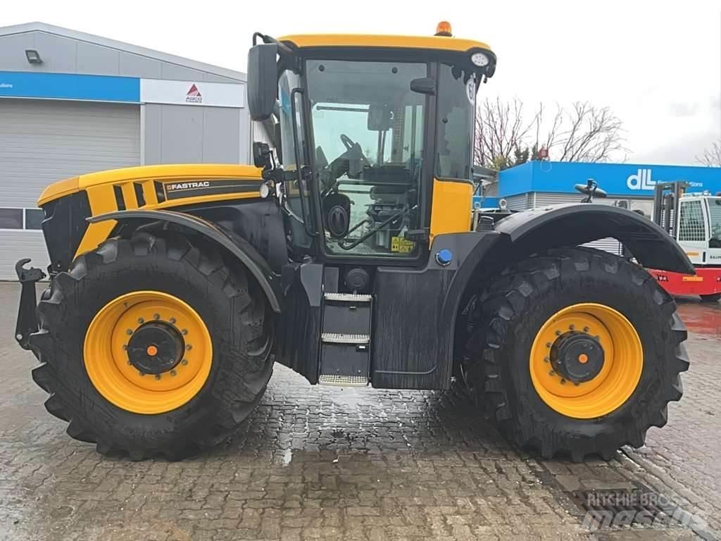 JCB Fastrac 4220 Tractors
