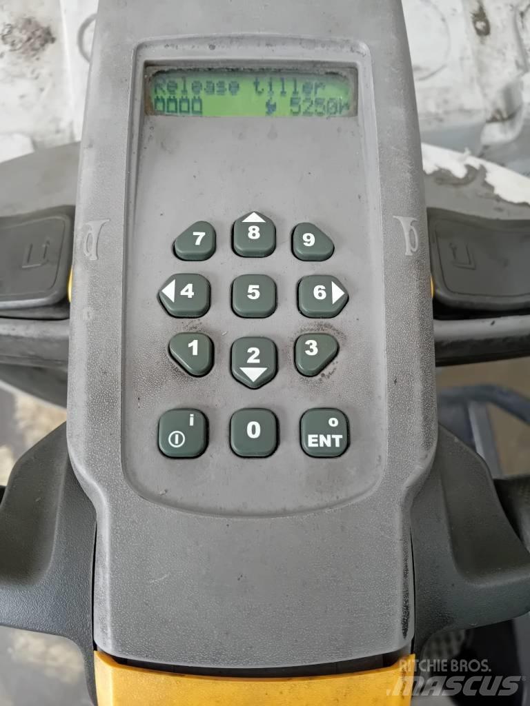 UniCarriers PMR 200F Low lifter with platform