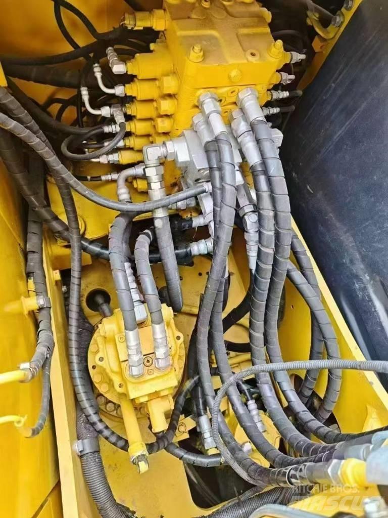 Komatsu 130-7 Crawler excavators