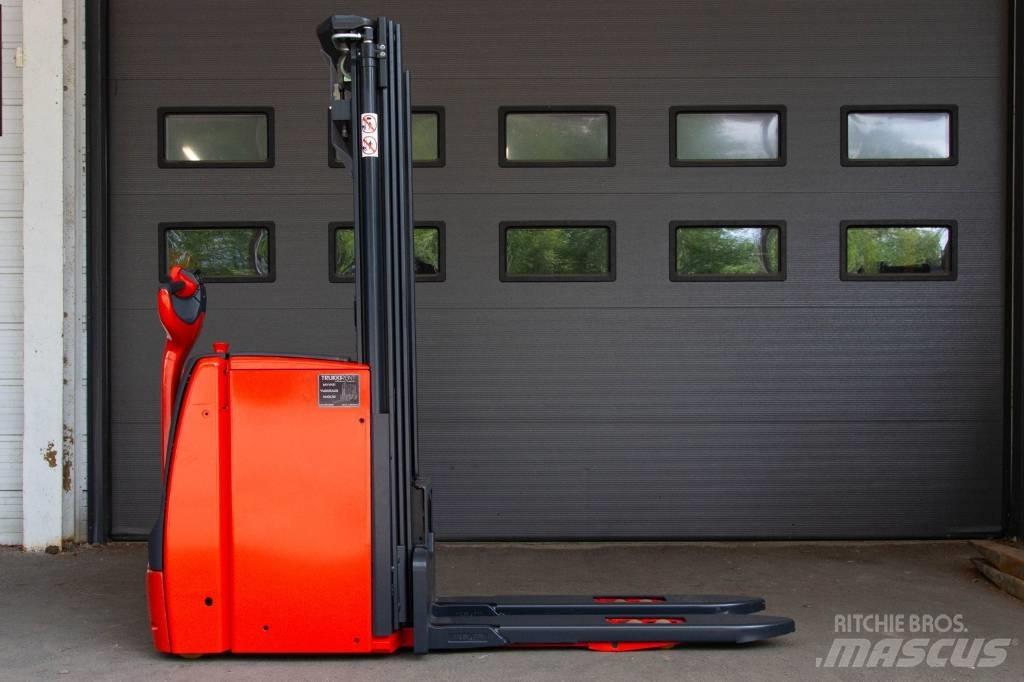 Linde L16 Pedestrian stacker