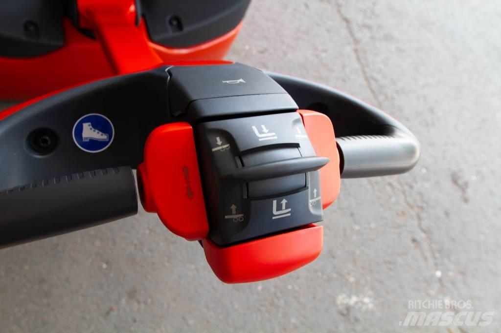 Linde L16 Pedestrian stacker