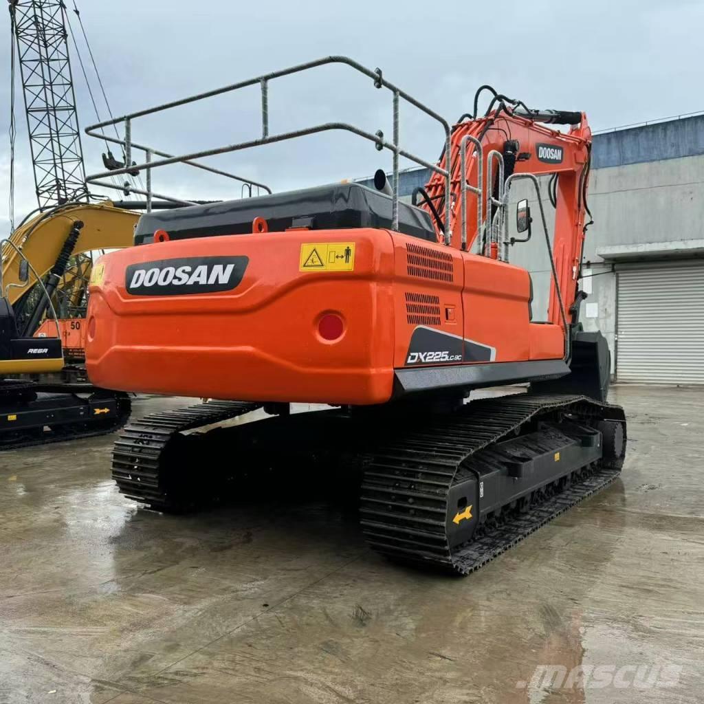 Doosan DX 225 LC Crawler excavators