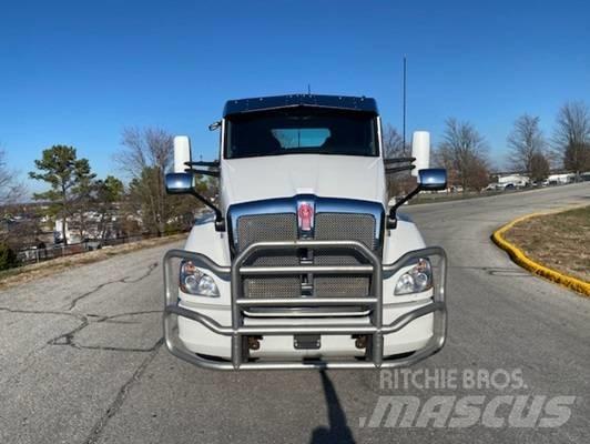 Kenworth T 680 Tractor Units
