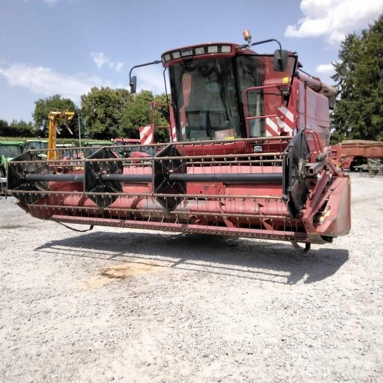 Case IH 2366E Combine harvesters