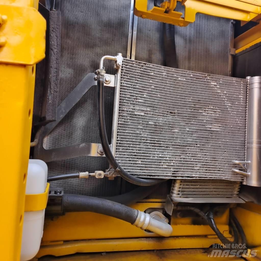 Komatsu PC 200-8 Crawler excavators
