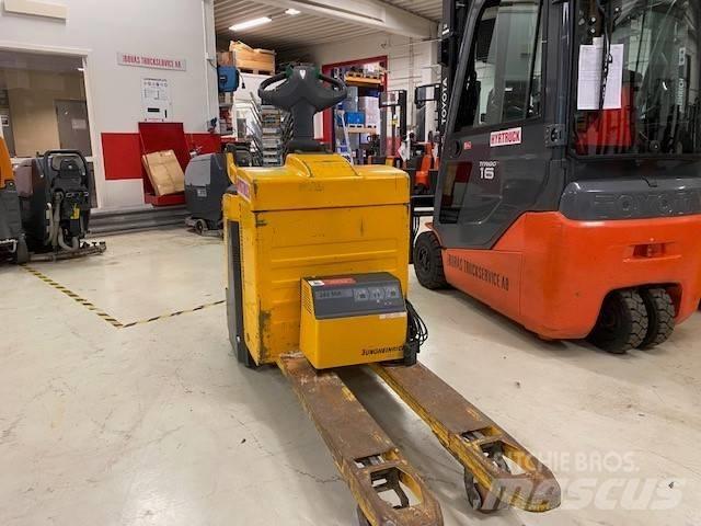 Jungheinrich ERE 225 Low lifter