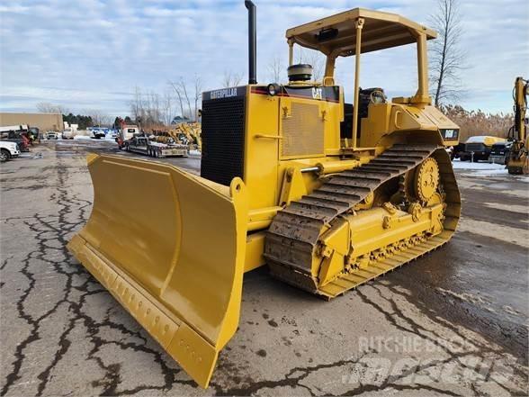 CAT D6M XL Crawler dozers