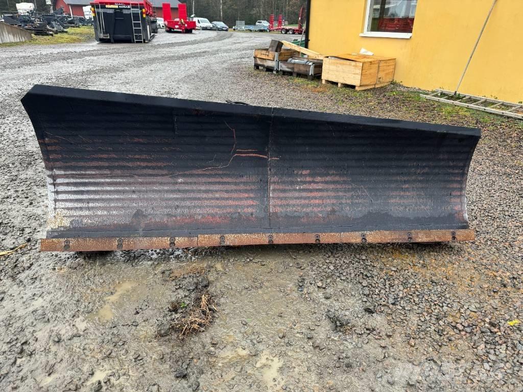 XYZ Diagonalblad Plows