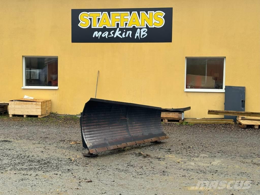 XYZ Diagonalblad Plows