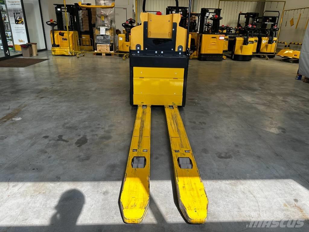 Yale MO25 Low lift order picker
