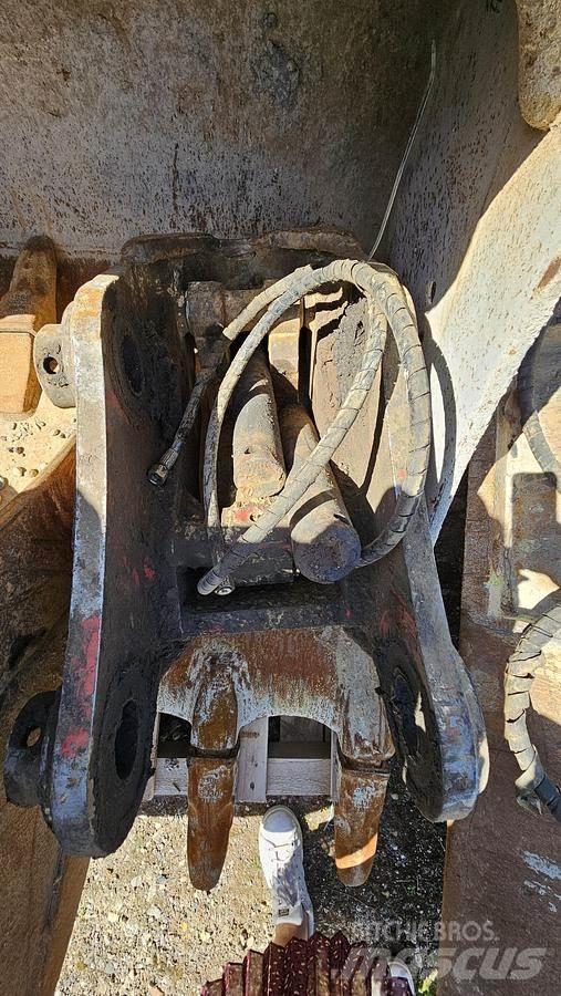 Volvo EW160 Quick connectors