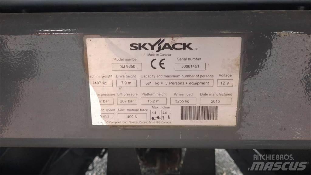 SkyJack 9250RT Scissor lifts