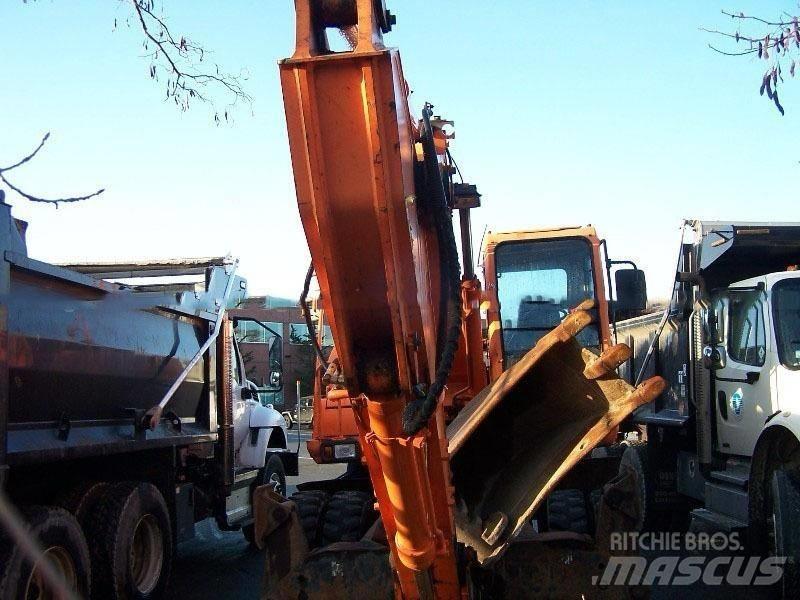 Daewoo S180W Wheeled excavators