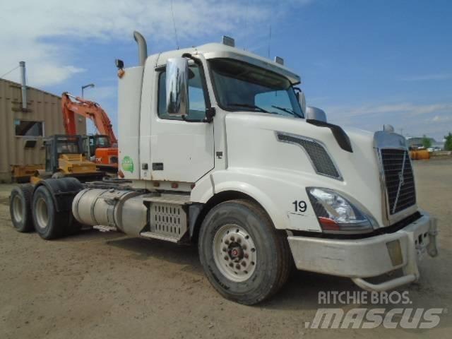 Volvo VNL Tractor Units