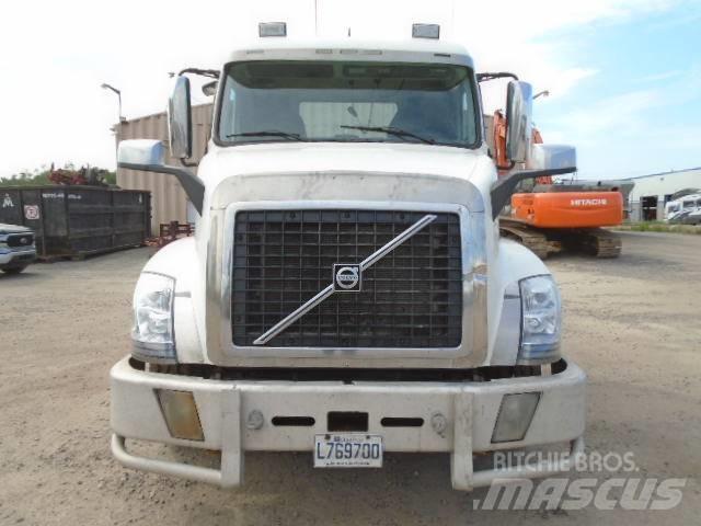 Volvo VNL Tractor Units