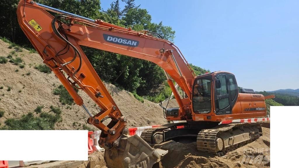 Doosan DX 300 LC Crawler excavators