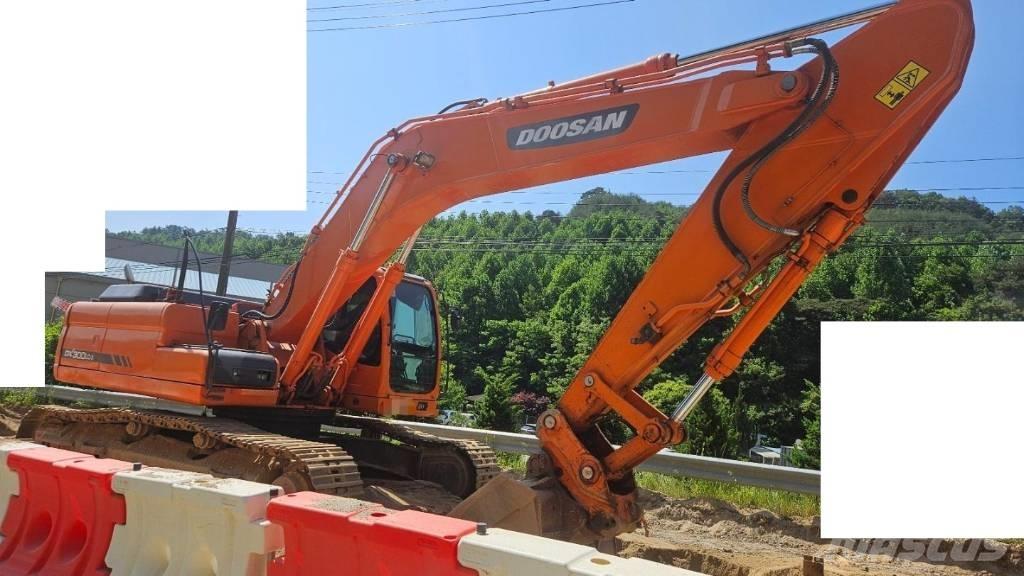 Doosan DX 300 LC Crawler excavators